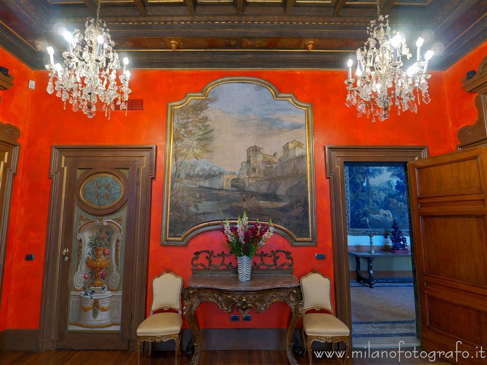 Milano - Residenza Vignale - una parete della sala rossa
